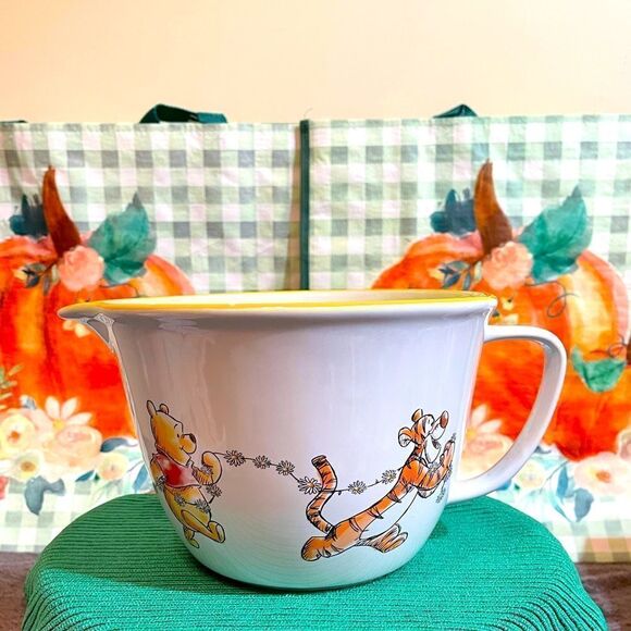 Disney Winnie the Pooh Daisy Chain batter bowl NWT - Picture 1 of 7